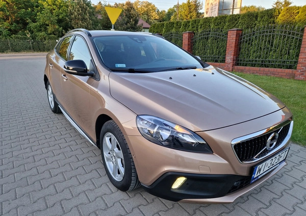 Volvo V40 cena 89000 przebieg: 14990, rok produkcji 2017 z Brodnica małe 172